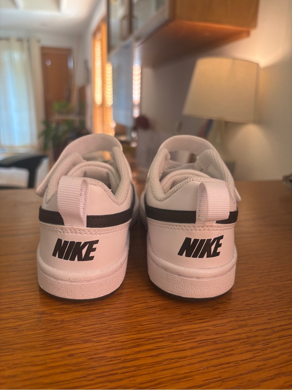 Nike Kids White Low Borough NWOT - Picture 4 of 6